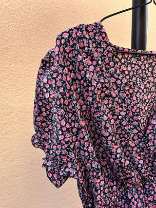 Vestido floral negro y rosa