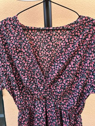 Vestido floral negro y rosa