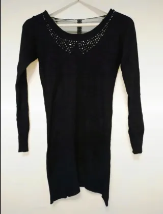 Jersey largo con pedrería y espalda transparente