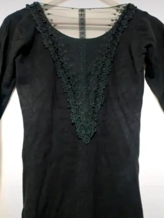 Jersey largo con pedrería y espalda transparente