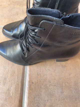 Botines de piel negros