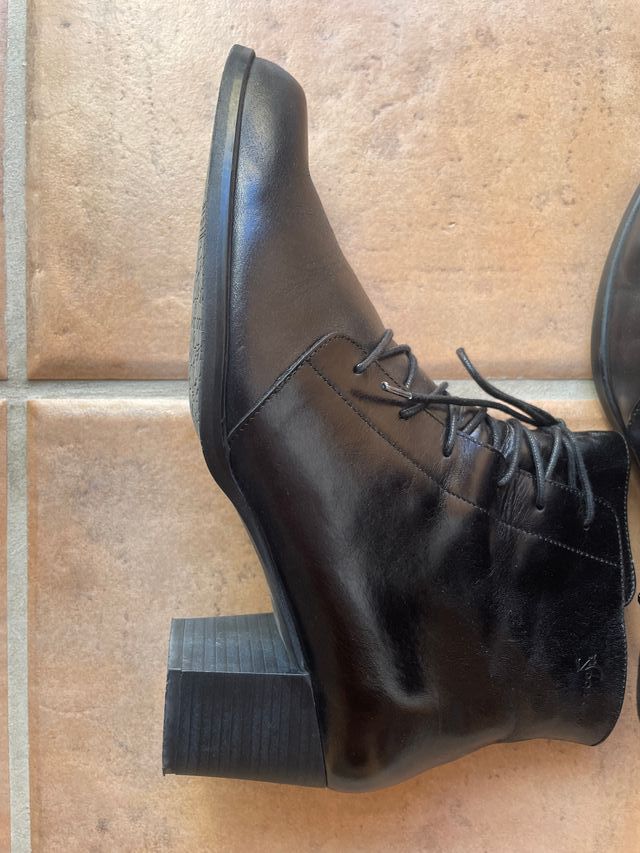 Botines de piel negros