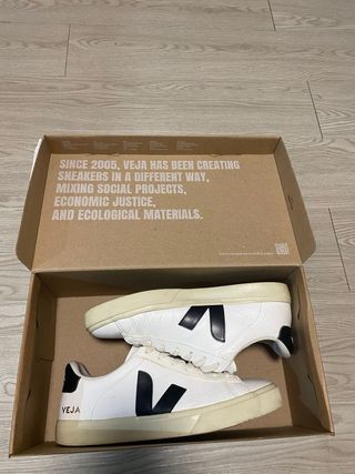 Zapatillas Veja Hombre Blancas y Negras