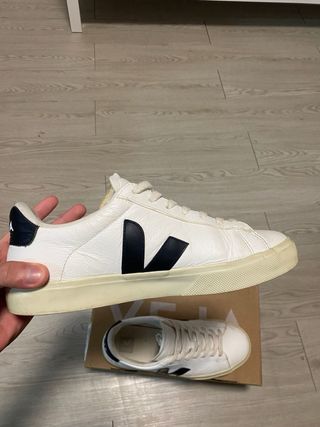 Zapatillas Veja Hombre Blancas y Negras