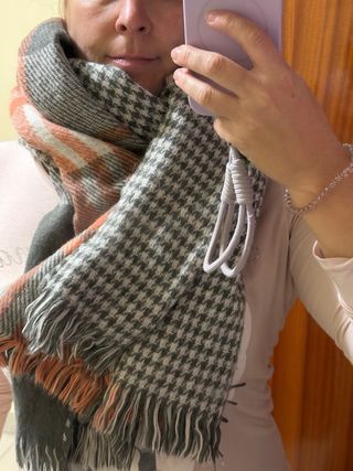 Bufanda de pata de gallo y cuadros. Reversible