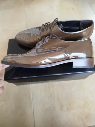 Precioso zapato charol marrón talla 37.