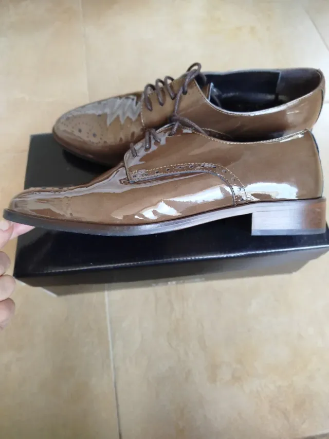 Precioso zapato charol marrón talla 37.