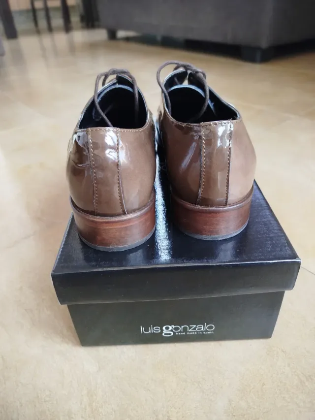 Precioso zapato charol marrón talla 37.