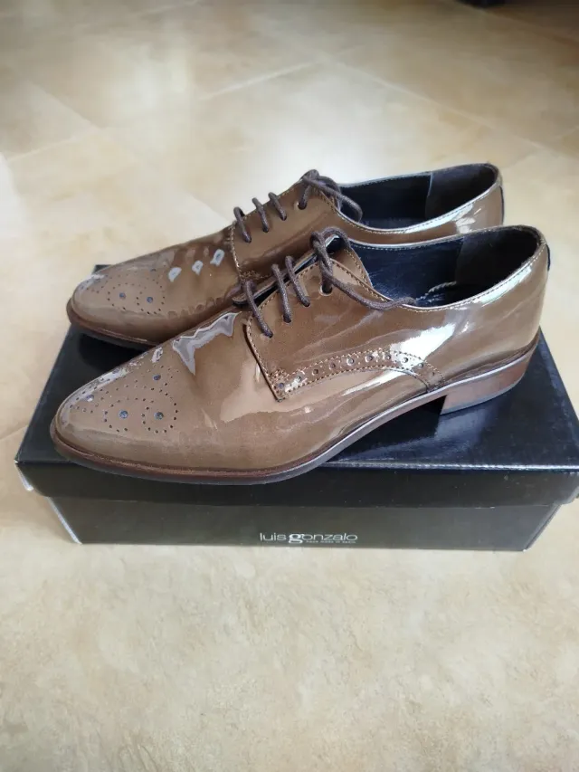 Precioso zapato charol marrón talla 37.