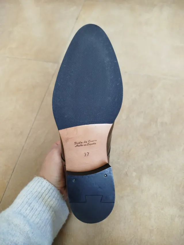 Precioso zapato charol marrón talla 37.