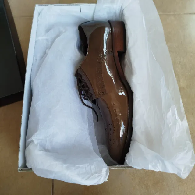 Precioso zapato charol marrón talla 37.