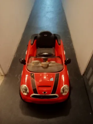 Coche eléctrico infantil
