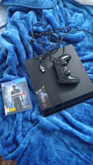 PS4 (PlayStation 4) Negra + Mando y Juego