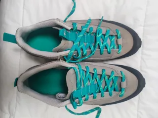 Zapatillas Quechua grises y turquesa