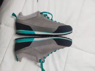 Zapatillas Quechua grises y turquesa