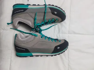 Zapatillas Quechua grises y turquesa