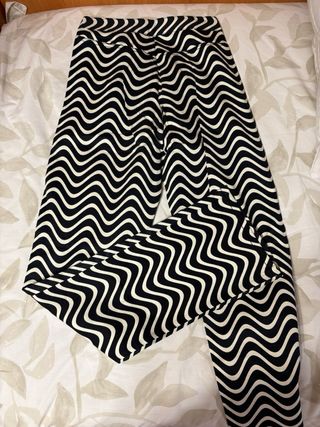 Pantalones estampados ondas blanco y negro