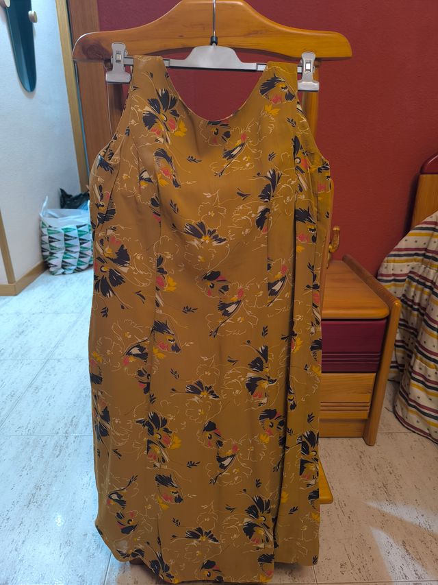 Conjunto Beige y Dorado