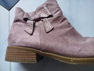 Botines rosas con lazo y pedrería