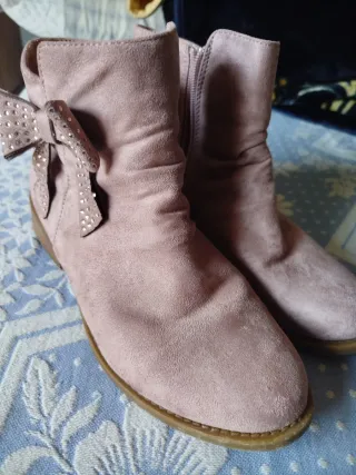 Botines rosas con lazo y pedrería