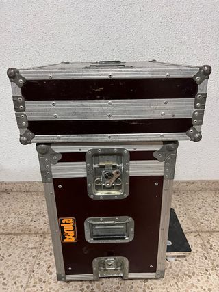 Equipo musica. mesa mezclas Yamaha 01V96,,,,,,,,,,