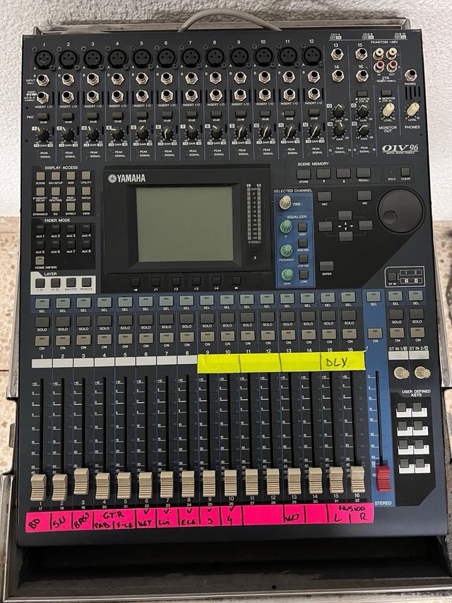 Equipo musica. mesa mezclas Yamaha 01V96,,,,,,,,,,