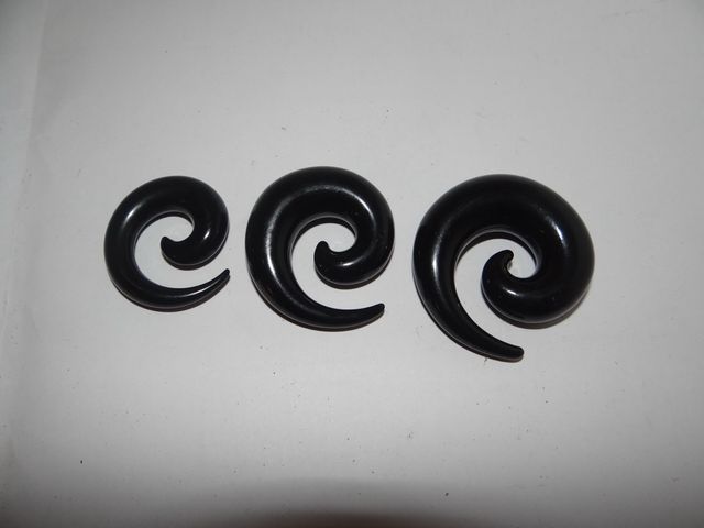Expansores espiral negros varios tamaños 0.9-1.6cm
