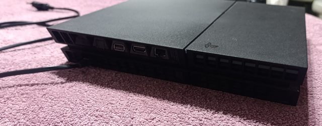 PS4 (PlayStation 4) 1 TB + Mando + Juegos