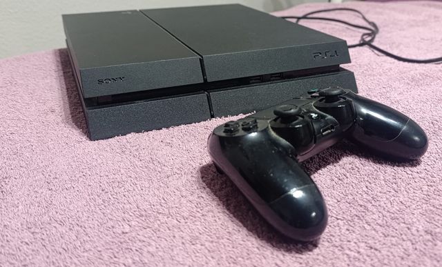 PS4 (PlayStation 4) 1 TB + Mando + Juegos