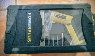Atornillador Powerplus con accesorios