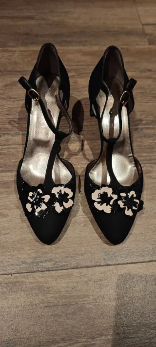 Zapatos Mascaró T-Strap Flores Negros