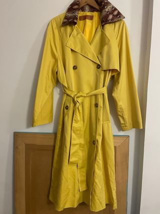 Gabardina de firma con cuello estampado pitón