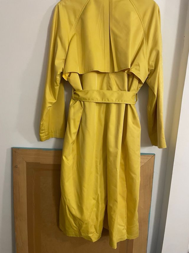 Gabardina de firma con cuello estampado pitón