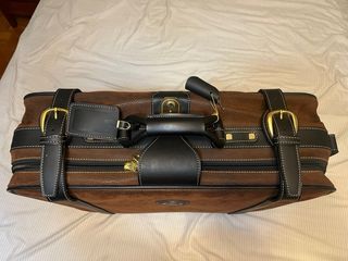 Maleta de viaje marrón y negra