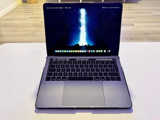 MacBook Pro 13” 2019 Intel i7 / 16GB RAM