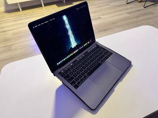 MacBook Pro 13” 2019 Intel i7 / 16GB RAM