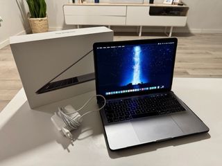 MacBook Pro 13” 2019 Intel i7 / 16GB RAM