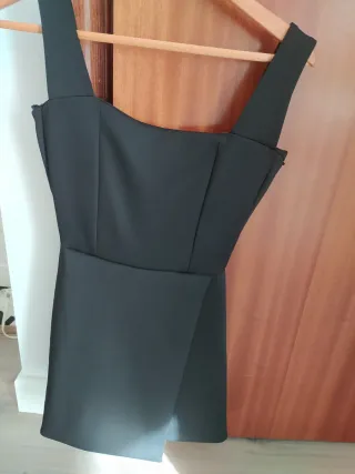 Vestido corto negro