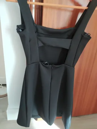 Vestido corto negro