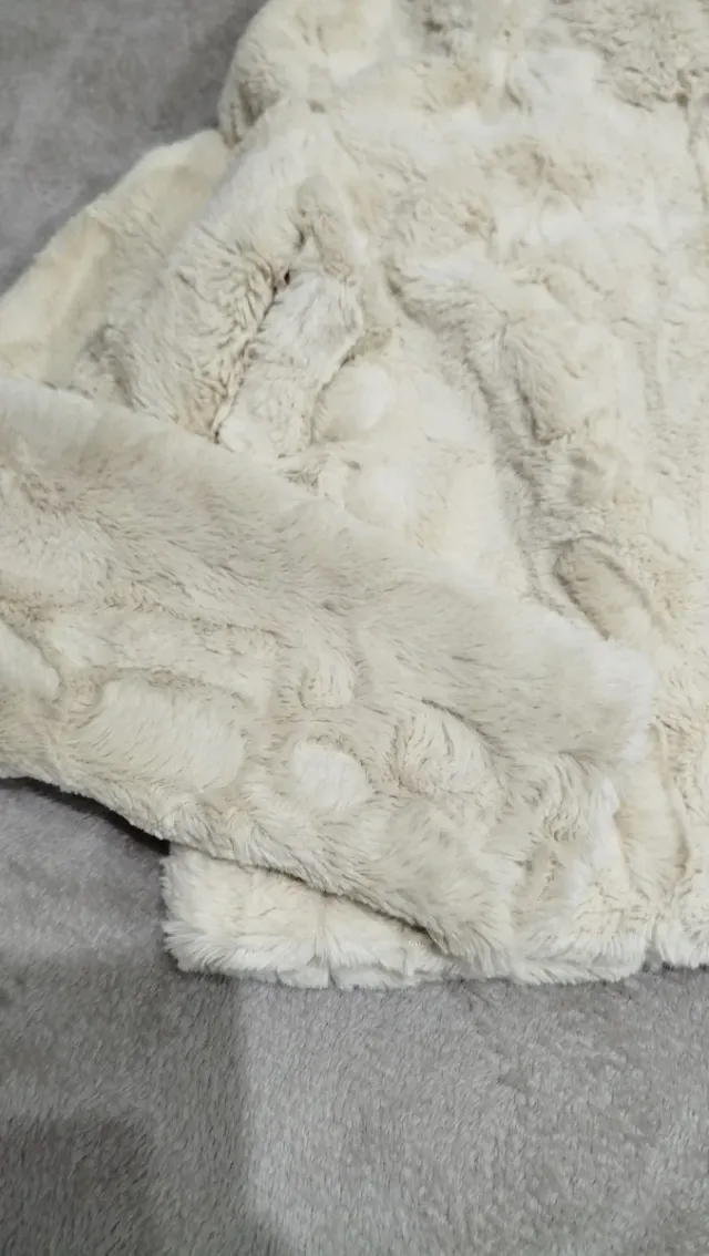 Chaqueta pelo crema Pull&Bear Talla S