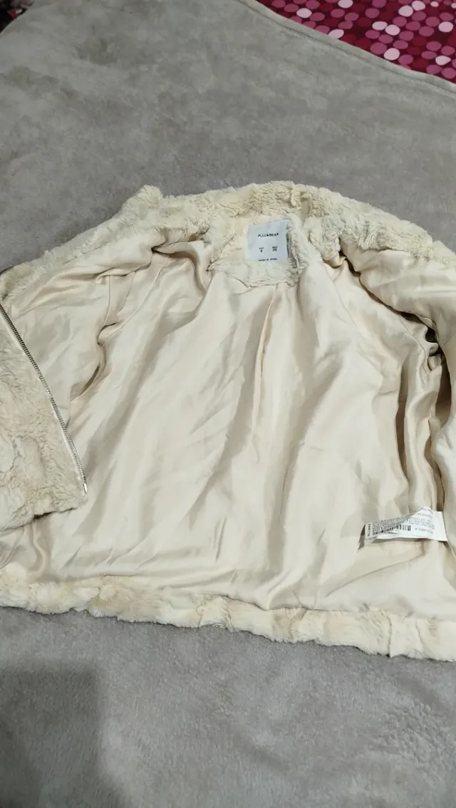Chaqueta pelo crema Pull&Bear Talla S
