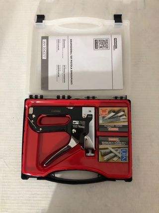 Grapadora Powerfix con grapas