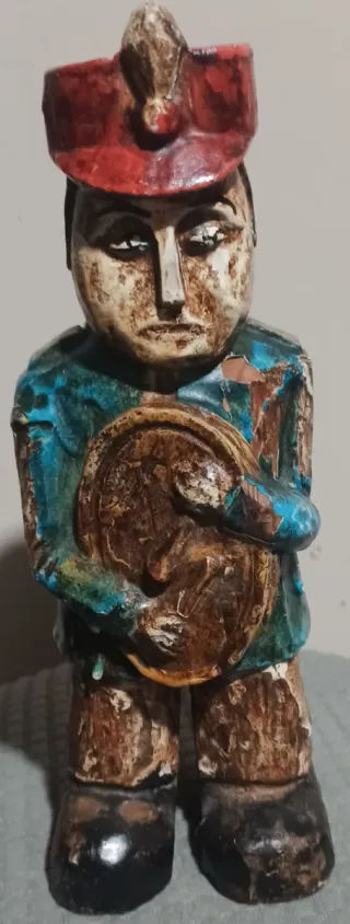 Talla de madera soldado militar