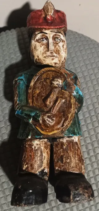 Talla de madera soldado militar