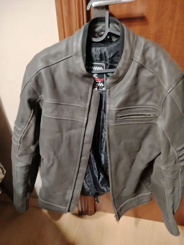 Chaqueta de moto con protecciones