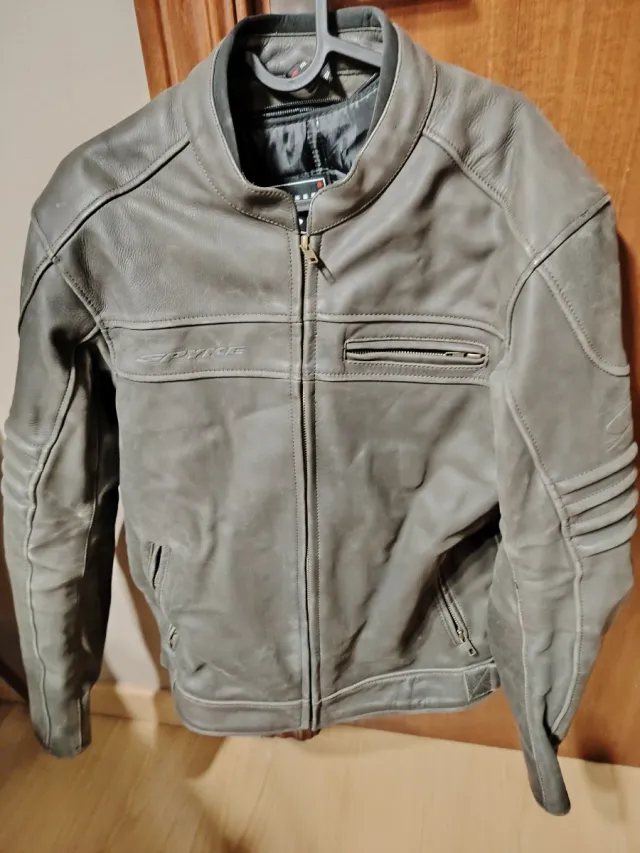 Chaqueta de moto con protecciones