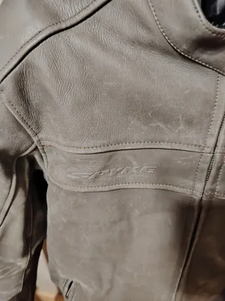 Chaqueta de moto con protecciones