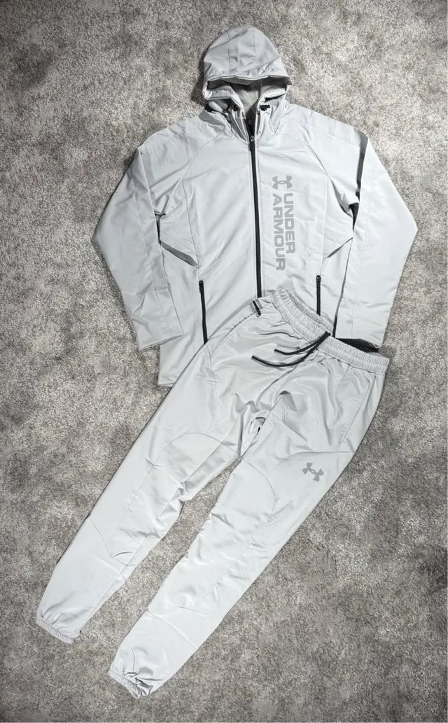 Conjunto chándal deportivo Under Armour gris
