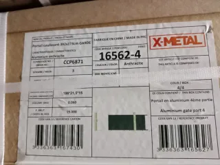 Portón corredero y puerta abatible