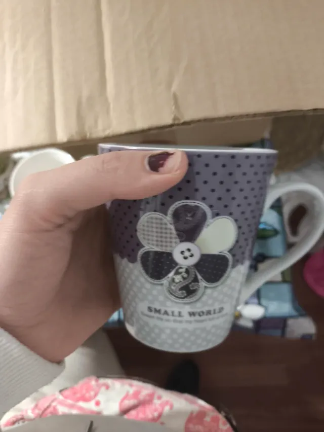 Taza cerámica Small World nueva